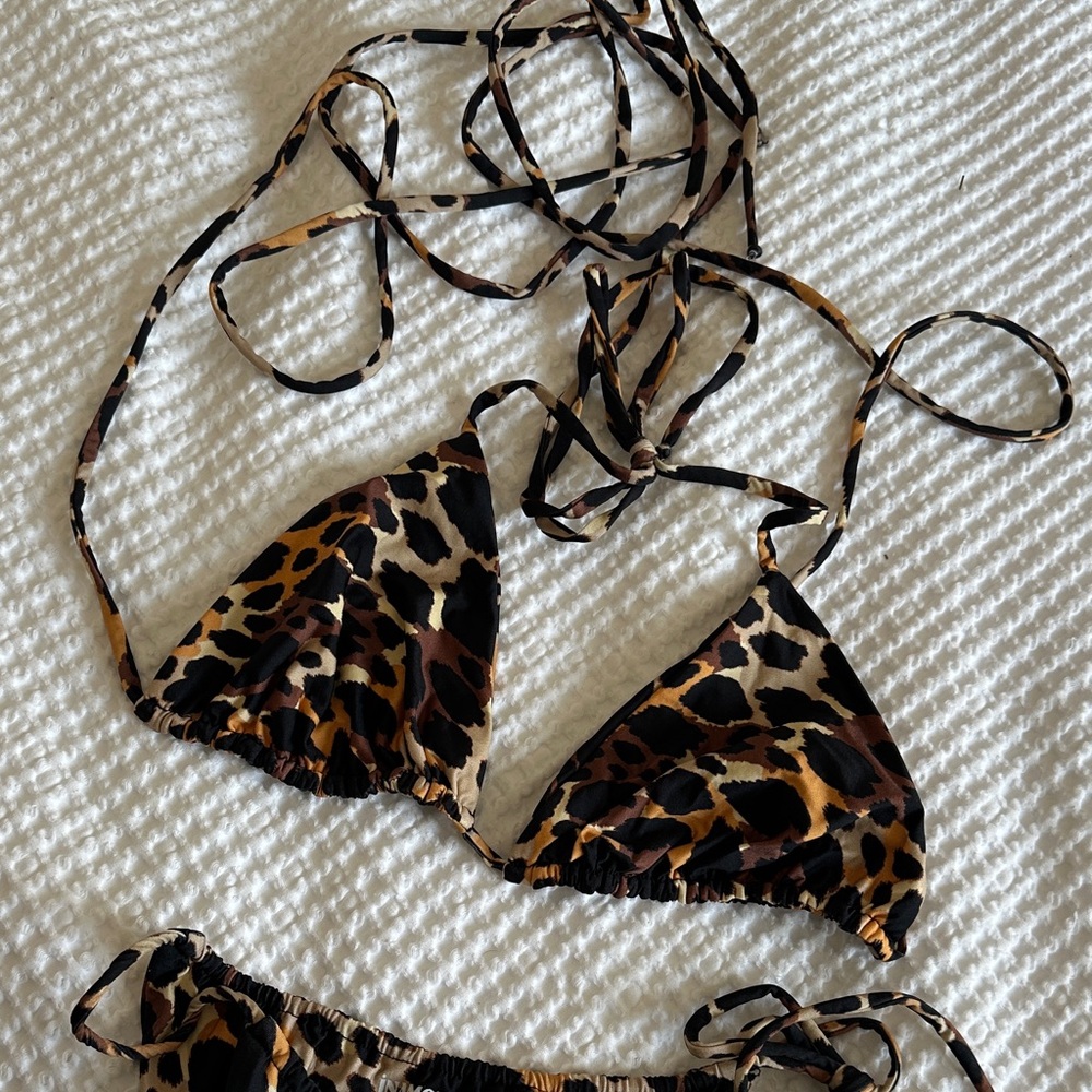 iNAMORATA Las Olas Bikini Top